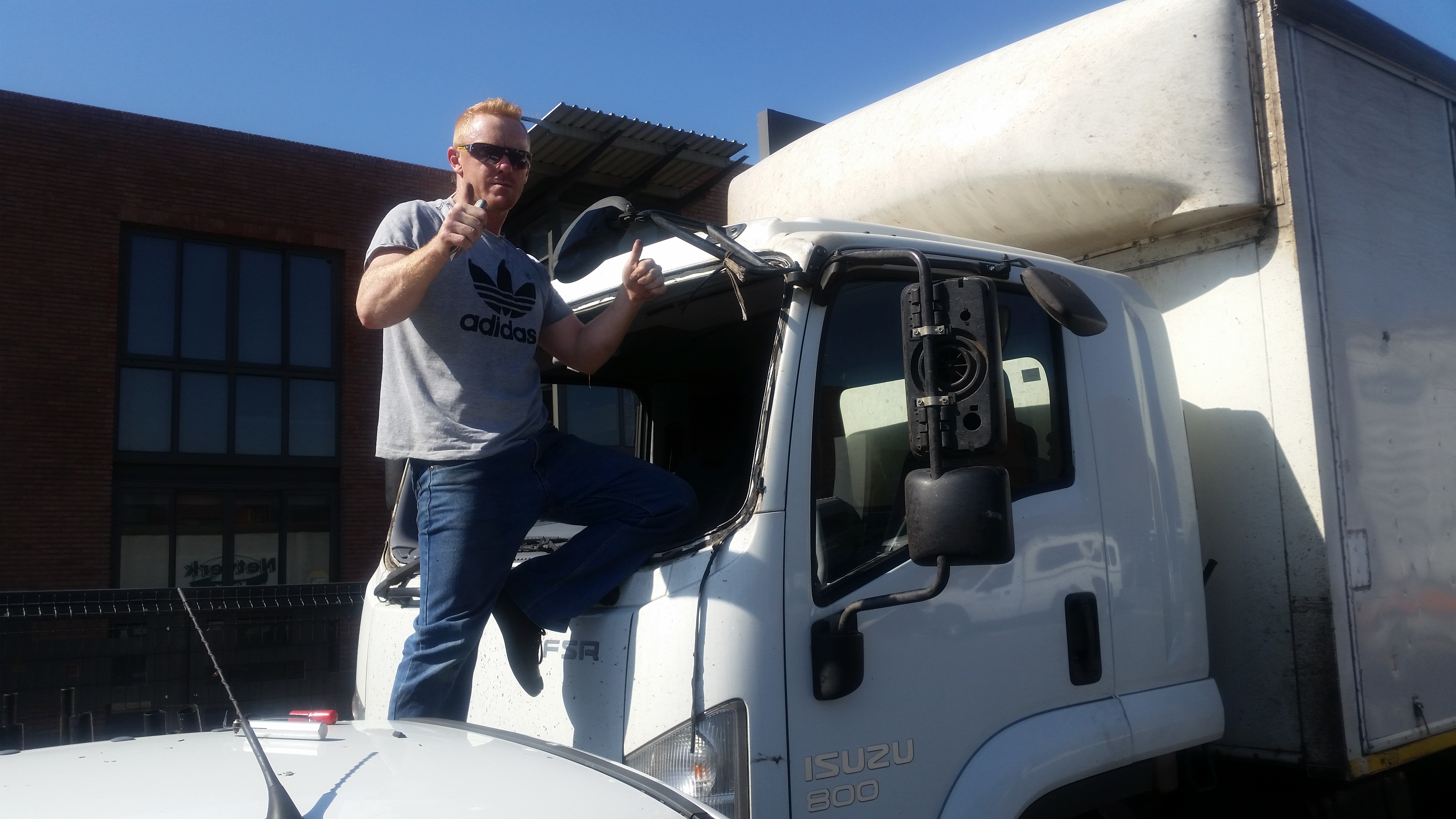 Mobi Cracks (Pty)Ltd picture